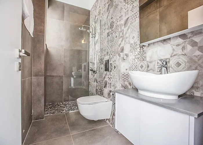 Olivine Pearl 6 * Protaras